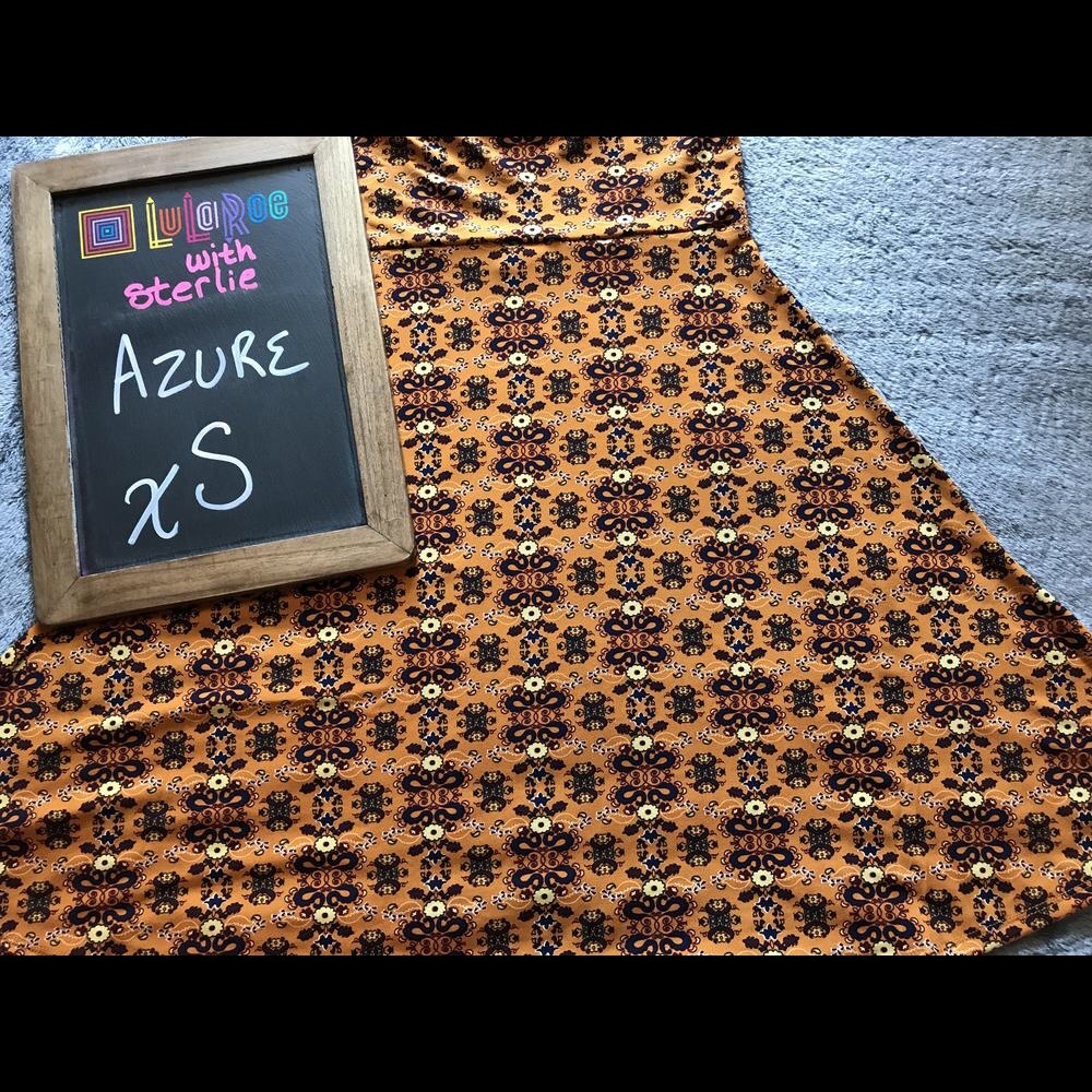 Xs Azure, swing stretchy mid-length skirt.